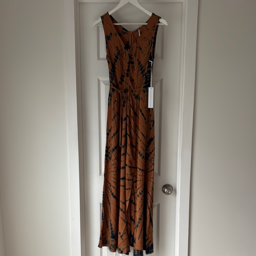 Elegant Brown Tie-Dye Maxi Dress